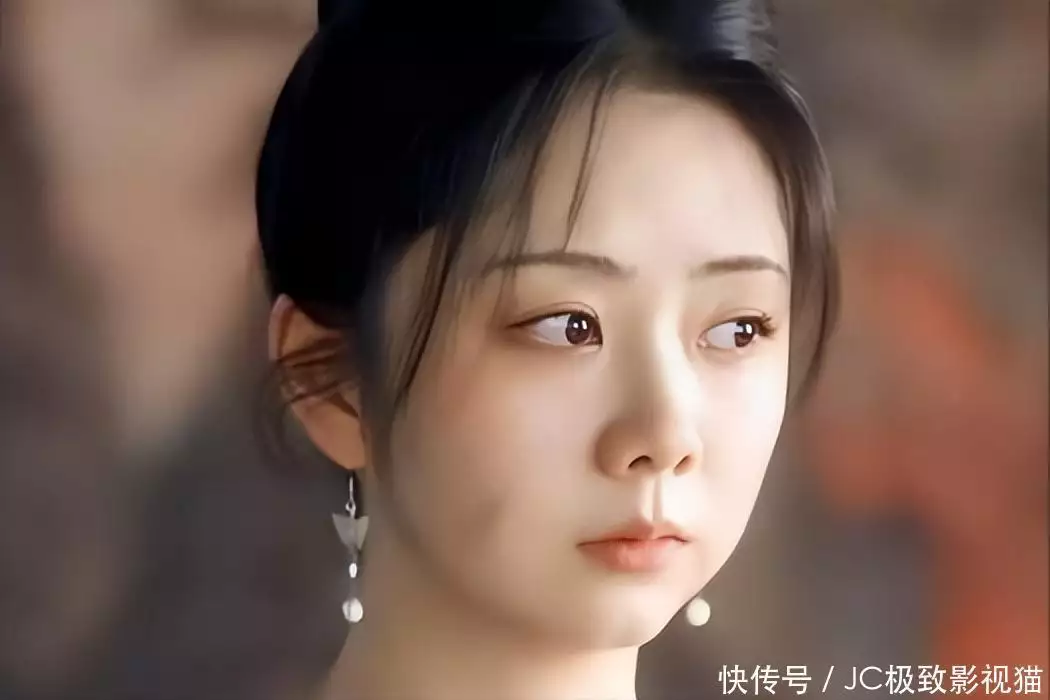 《蜀锦人家》今晚开播,本是冲着谭松韵去的,却被男二号惊艳到一些特殊的古物,幽深符号和图案,疑似外星人痕迹? 《蜀锦人家》今晚开播,本是冲着谭松韵去的,却被男二号惊艳到一些特殊的古物,幽深符号和图案,疑似外星人痕迹?