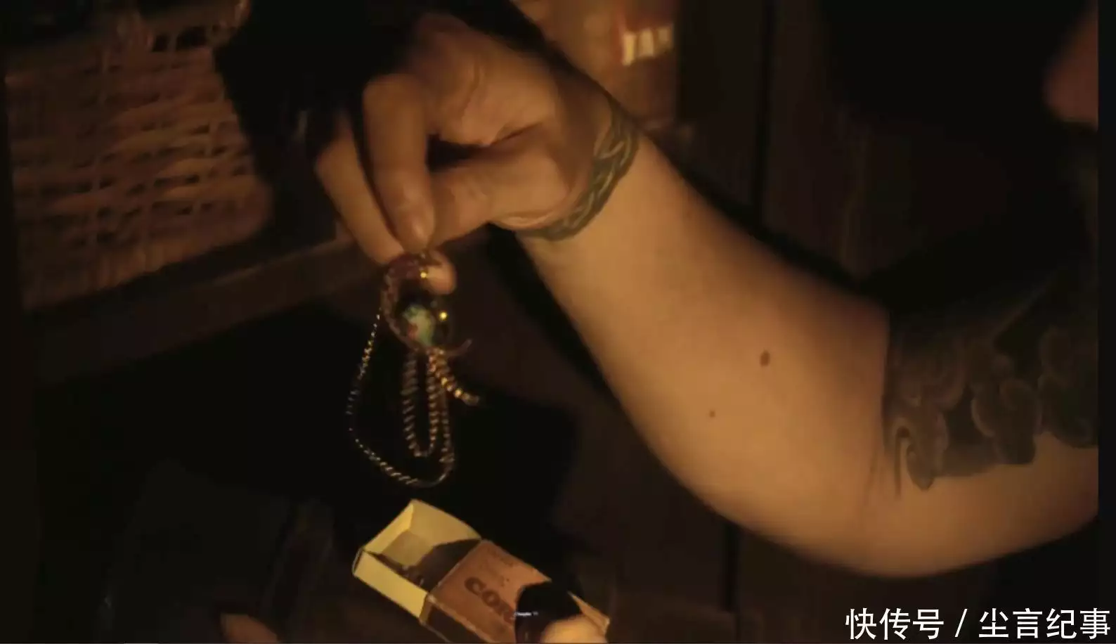 电影推荐《赛琳娜的黄金》,一个花般少女被摧残的故事殉葬的陪葬人在墓里面能活多久?和你想得一样吗?( 电影推荐《赛琳娜的黄金》,一个花般少女被摧残的故事殉葬的陪葬人在墓里面能活多久?和你想得一样吗?(