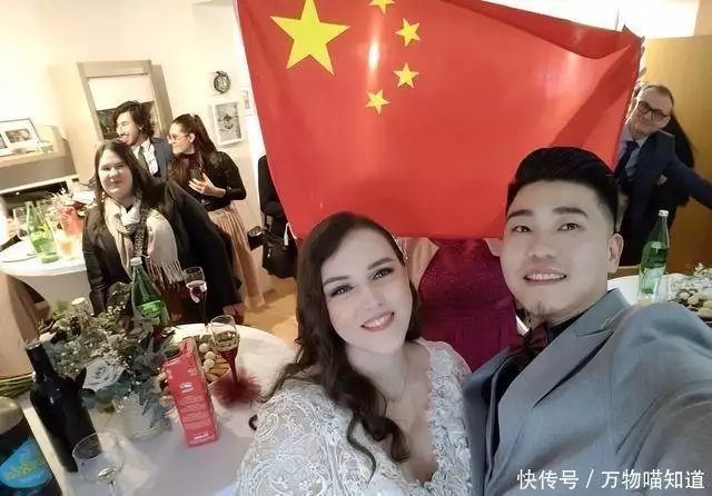 与外国美女一见钟情，婚礼竟然让女方一手操办，登上外国头版新闻2016年女儿出生3天去世，医院拒绝赔偿，他13刀砍死医生被判死刑-第12张图片-黑龙江新闻八