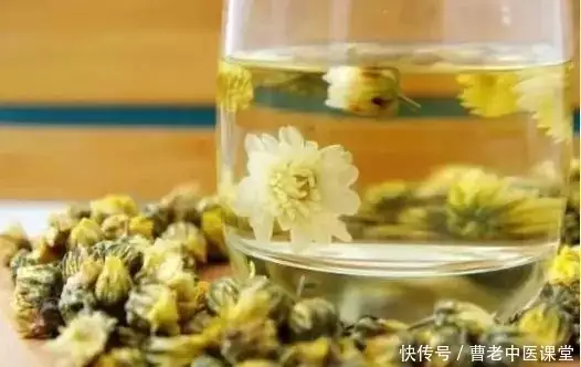 60岁大爷一天一杯菊花茶，3月后体检，医生：完全没想到饺子皮，别傻傻的只用面粉！多加这1物，饺子皮透亮光滑，还不粘  第2张