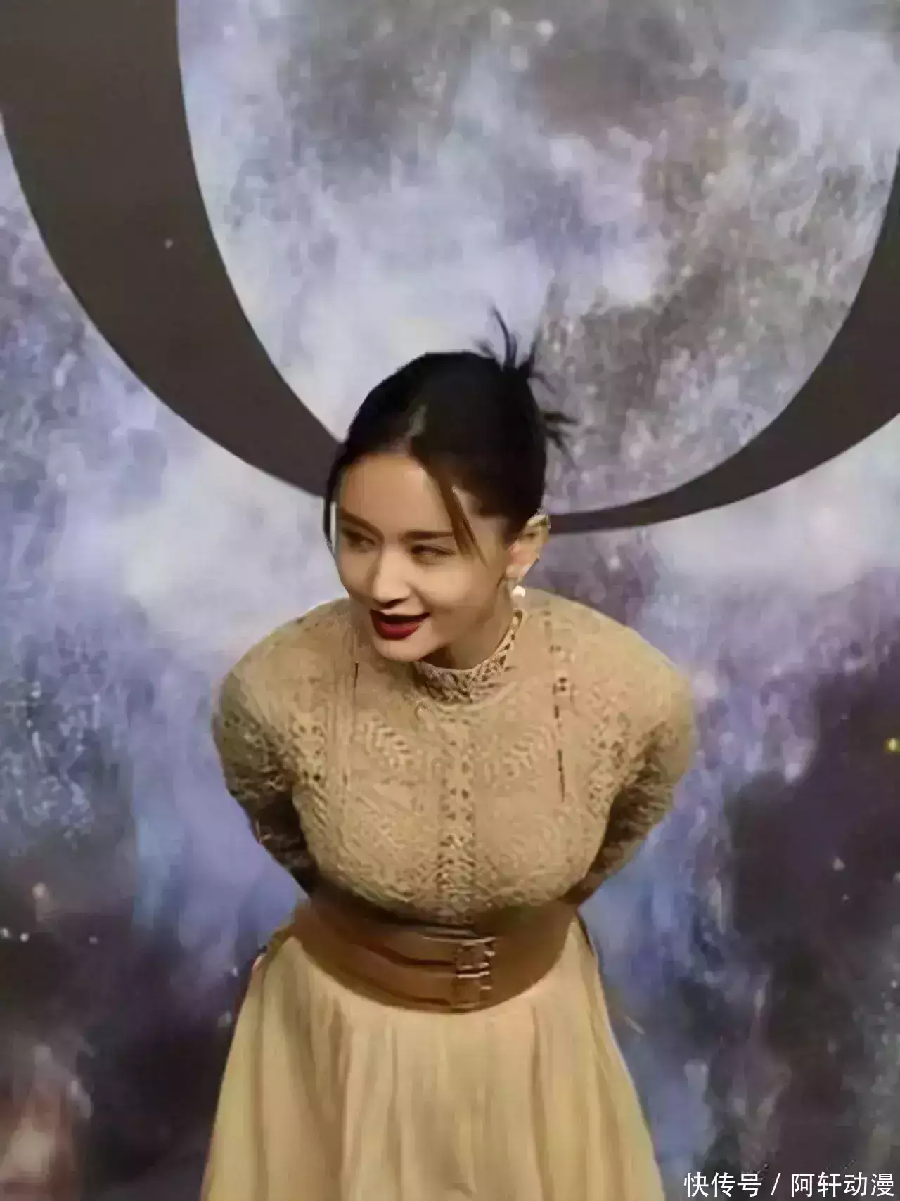 王子文的一个俯身，让网友见识到了什么叫“深藏不露”老照片 兰州部队一支活跃的文艺轻骑兵