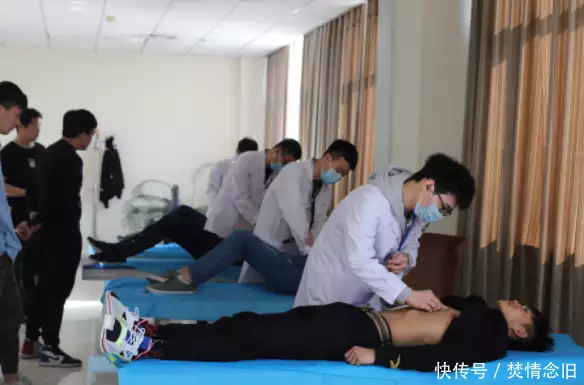 高考体检要“脱光衣服”?体检医生忍不住笑了,高三学生你想多了1849年,驻港英军欺负妇女,海盗王提起红缨枪,几枪戳死俩人 高考体检要“脱光衣服”?体检医生忍不住笑了,高三学生你想多了1849年,驻港英军欺负妇女,海盗王提起红缨枪,几枪戳死俩人