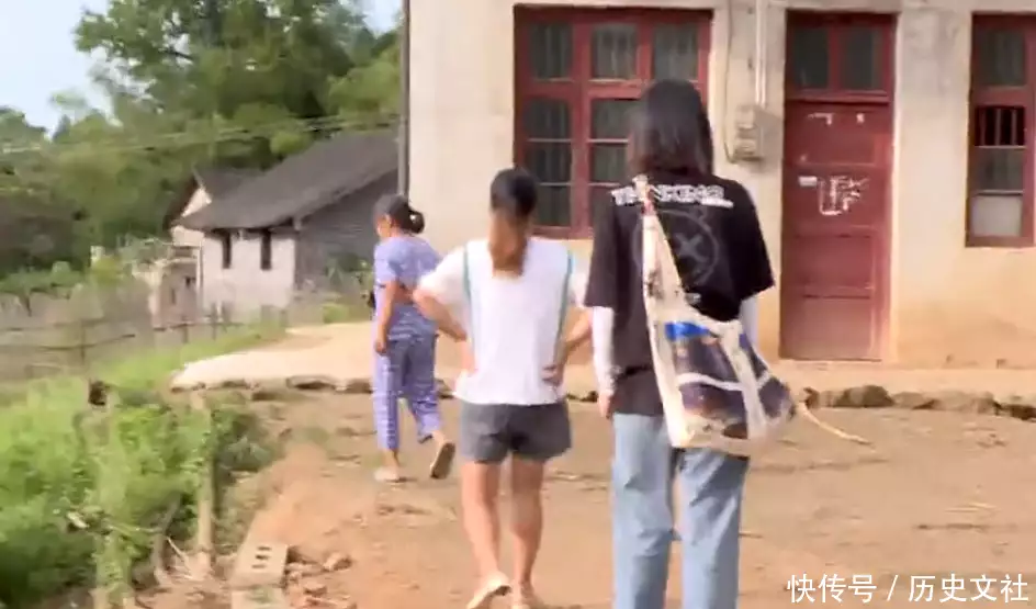 为了瞒着丈夫,女人把56万存到亲弟卡里,急需用钱时亲弟却说不还 为了瞒着丈夫,女人把56万存到亲弟卡里,急需用钱时亲弟却说不还