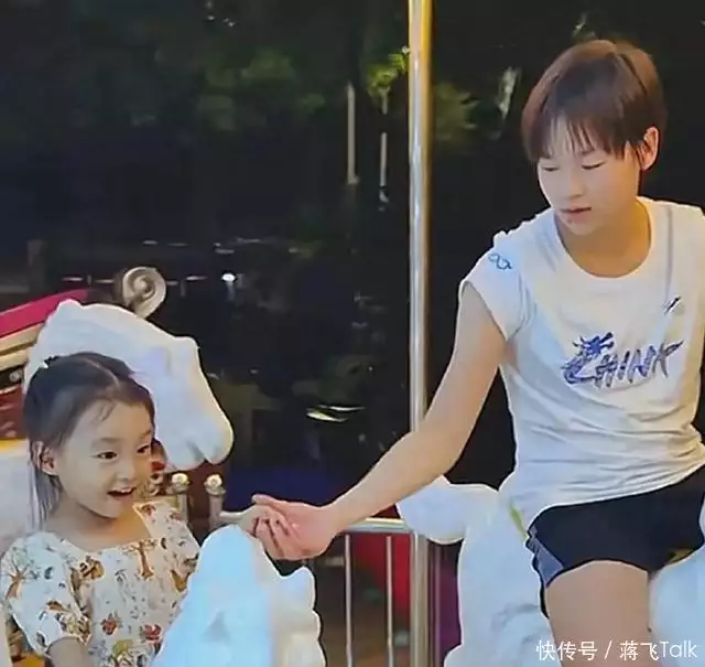 全红婵归队，小孩第二天就哭了！勤劳爸爸，开朗的妈妈，搞笑哥哥谭维维8块腹肌减脂食谱分享