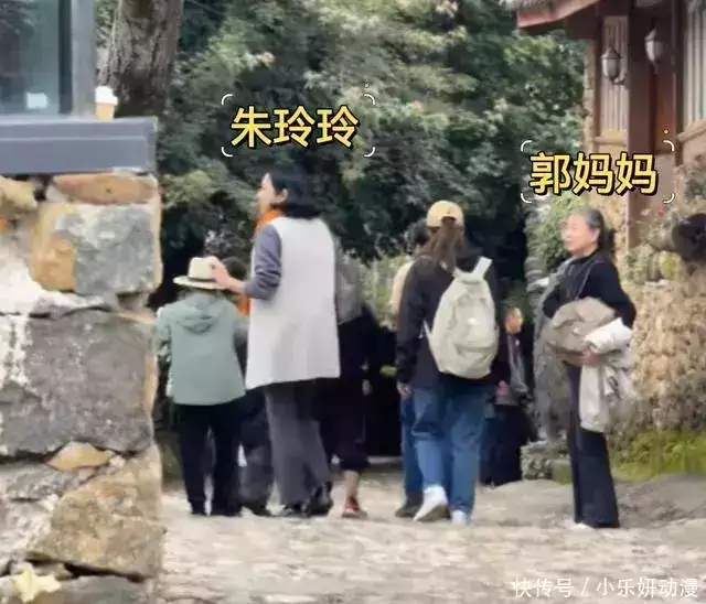 南宫体育：郭晶晶夫妻俩打卡羽毛球赛！亲身参与高兴地像个孩子，大合影C位出镜尽显地位播报文章 未分类 第13张