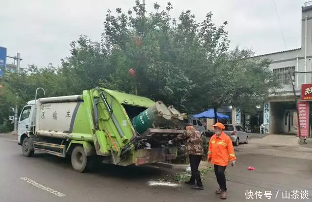 环卫所：阴雨送凉意，环卫“净”全力
