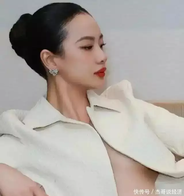 李梦真空上阵,几乎全裸,这跟不穿有啥区别?网友:胆子真大!迪士尼公主起床时的样子,爱丽儿一脸颓废,仙蒂公主随时能睡过去 李梦真空上阵,几乎全裸,这跟不穿有啥区别?网友:胆子真大!迪士尼公主起床时的样子,爱丽儿一脸颓废,仙蒂公主随时能睡过去
