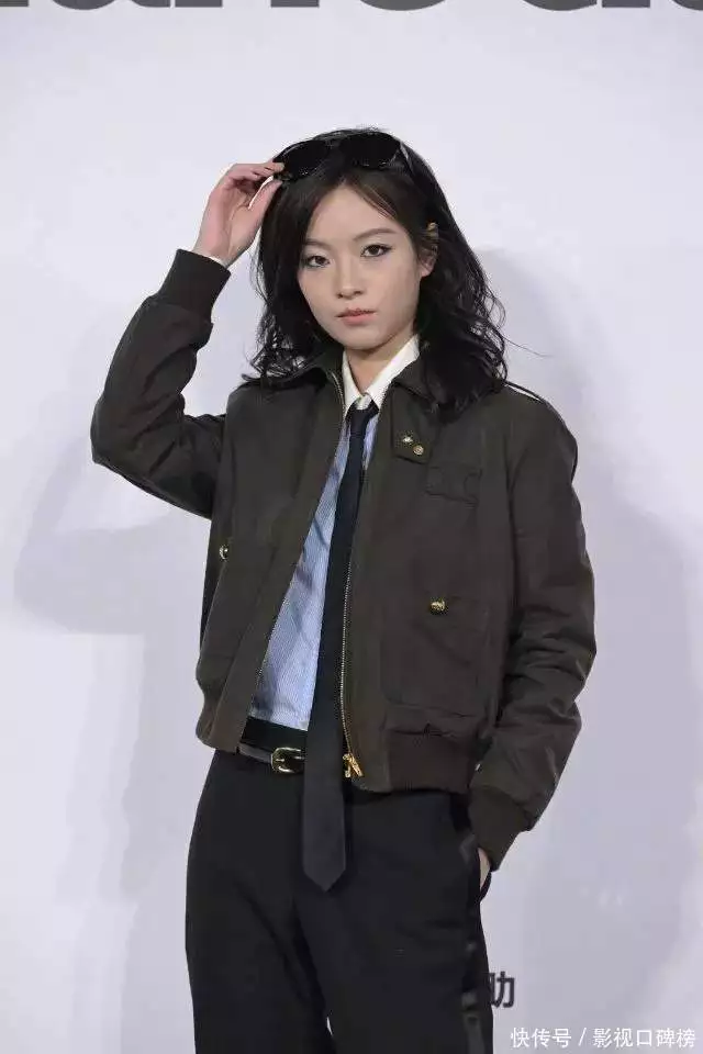 時(shí)代姐妹花再度齊聚，張小斐宋佳李庚希影后合照，嘉人盛典贏麻了播報(bào)文章