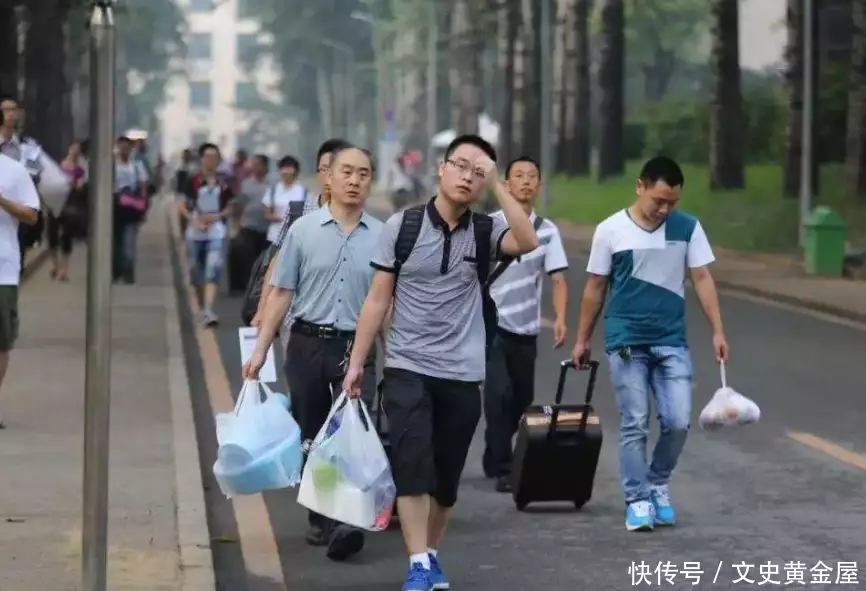 “爸妈,别送我了,丢人”大一新生开学,你会送他去学校吗?89岁德国“螺丝大王”宣布退休,孙辈接棒家族“隐形冠军”! “爸妈,别送我了,丢人”大一新生开学,你会送他去学校吗?89岁德国“螺丝大王”宣布退休,孙辈接棒家族“隐形冠军”!