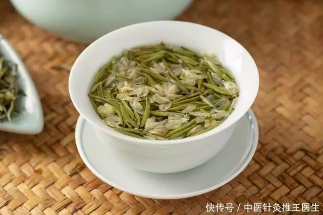 年纪大了饮茶要忌口，医生劝告：50岁后3种茶要拒绝，难喝还伤身侯耀华又有新职务？参加拜师仪式，胸前戴国徽，杨议搬出老爹助阵-第4张图片-福建名茶