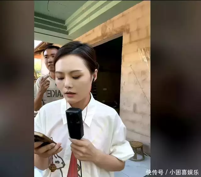 小陈直播中，品牌方长腿美女献歌一首，唱完直接少一万人全天下的男友是不是都送这几种花束？  第4张