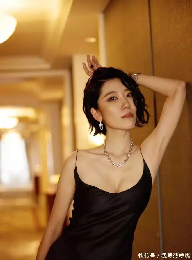 李孟桥受邀参加嘉柏丽尔·香奈儿中国的首个作品回顾展益州之战旷日持久，成都尚有精兵三万，刘璋为何见了马超就投降