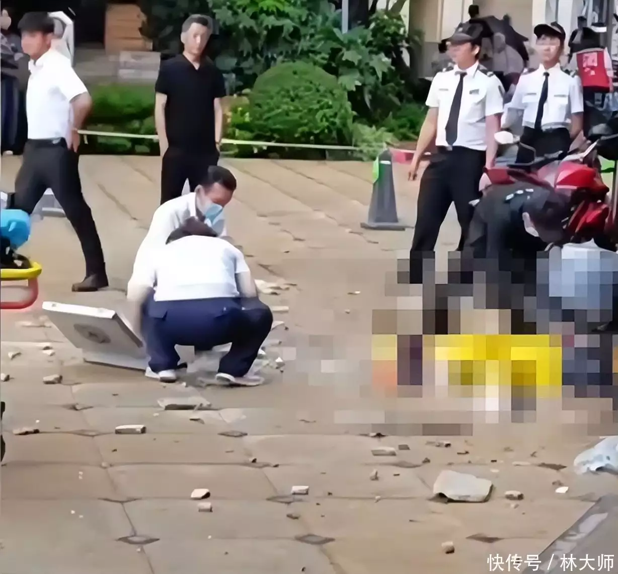 19岁大学生兼职送外卖被砖砸中身亡,业主和物业发声透露更多内情琼瑶前夫还活着,两人恩怨被扒老死不相往来,原来最爱的人不是他 19岁大学生兼职送外卖被砖砸中身亡,业主和物业发声透露更多内情琼瑶前夫还活着,两人恩怨被扒老死不相往来,原来最爱的人不是他