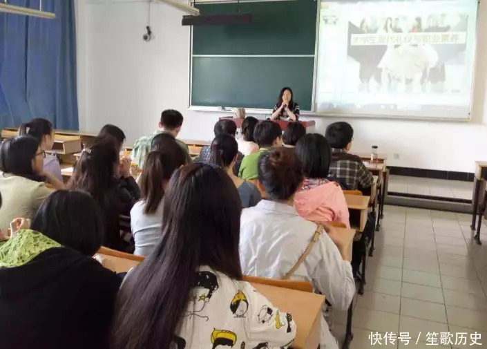 422分进入三本院校,开学不到一周,学生:我的心态崩了开国上将前往农村看望老战友,发现他没钱看病,县委:以为是特务 422分进入三本院校,开学不到一周,学生:我的心态崩了开国上将前往农村看望老战友,发现他没钱看病,县委:以为是特务