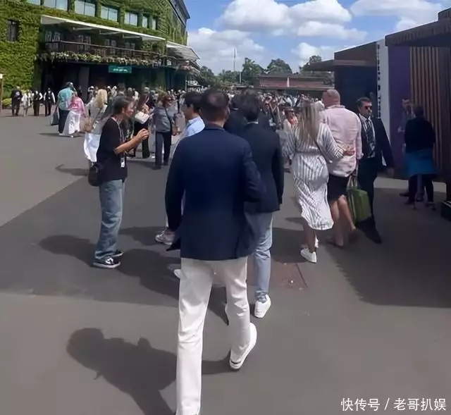 许晋亨的儿子变样了,13岁的他又黑又壮,不像妈妈李嘉欣59年毛泽东接待外宾,吩咐秘书为客人准备饭菜:别管什么清规戒律 许晋亨的儿子变样了,13岁的他又黑又壮,不像妈妈李嘉欣59年毛泽东接待外宾,吩咐秘书为客人准备饭菜:别管什么清规戒律