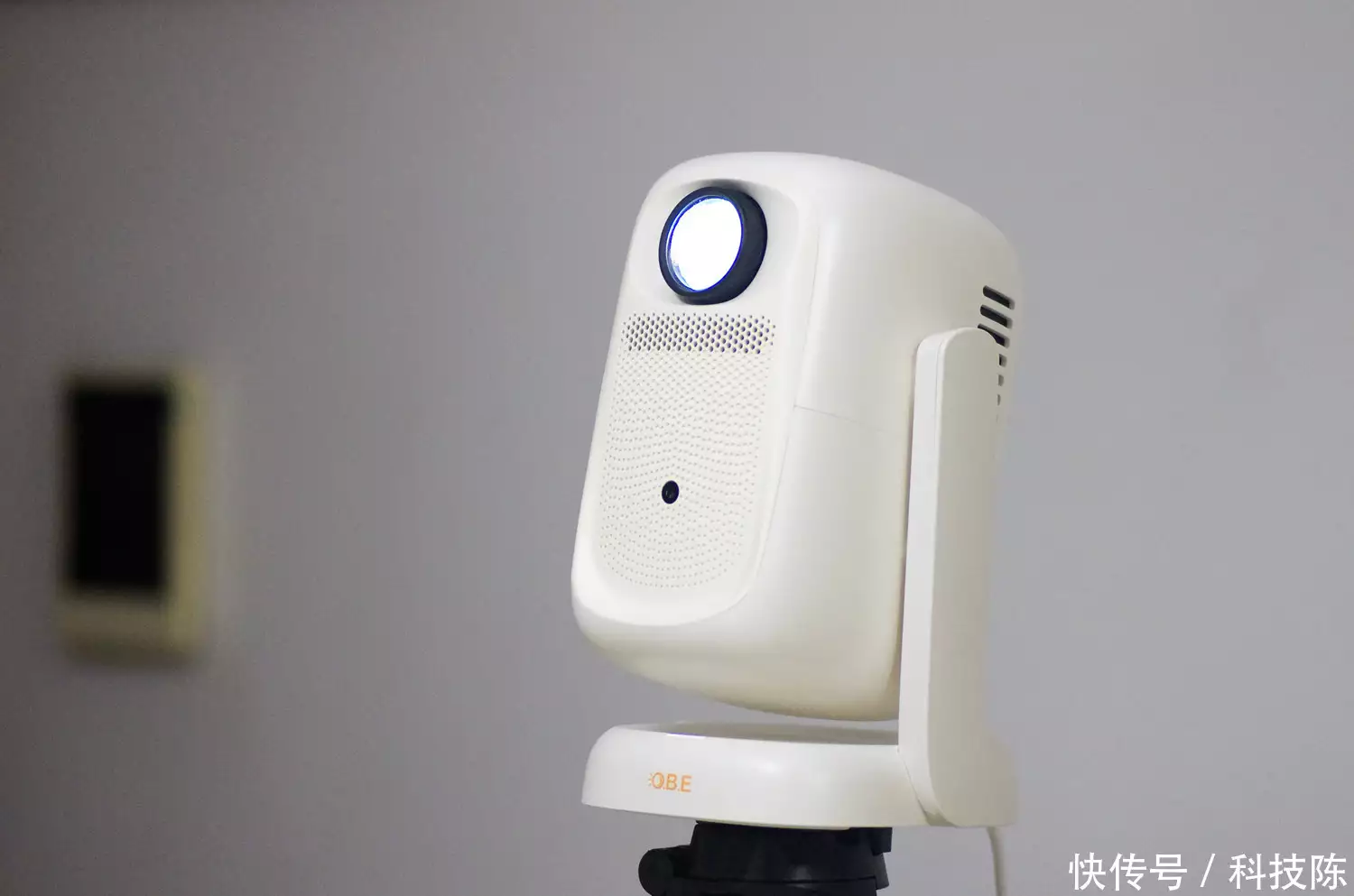 投影仪亮度260CVIA_iphone有线投影到电脑_大眼橙C2 Air高亮版评测