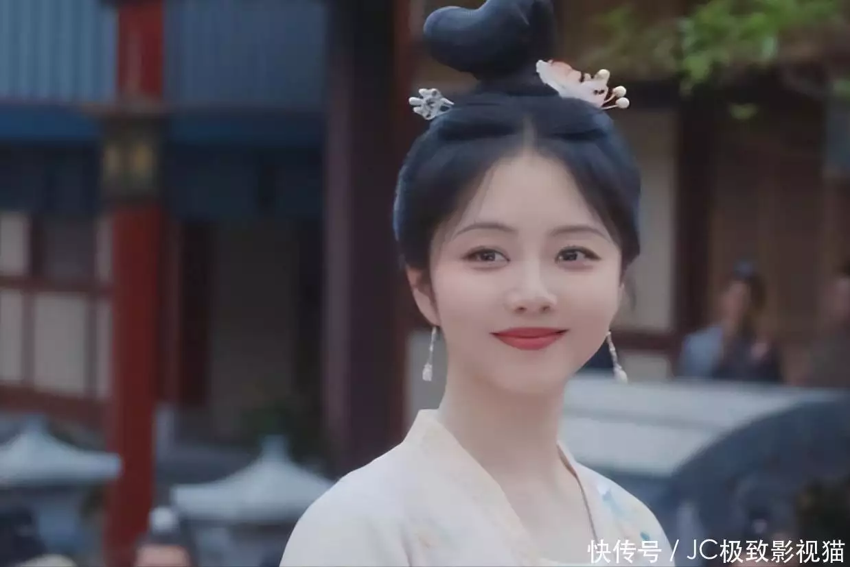 《蜀锦人家》今晚开播,本是冲着谭松韵去的,却被男二号惊艳到一些特殊的古物,幽深符号和图案,疑似外星人痕迹? 《蜀锦人家》今晚开播,本是冲着谭松韵去的,却被男二号惊艳到一些特殊的古物,幽深符号和图案,疑似外星人痕迹?