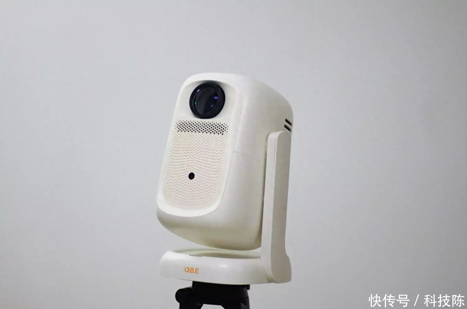 投影仪亮度260CVIA_大眼橙C2 Air高亮版评测_iphone有线投影到电脑