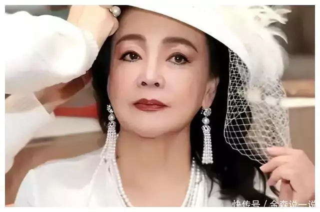 官司胜诉！大S，汪小菲，具俊晔三人交往时间节点、S错一目了然43岁郑希怡全家搬回香港生活，女儿学习繁体字，曾在上海居住三年