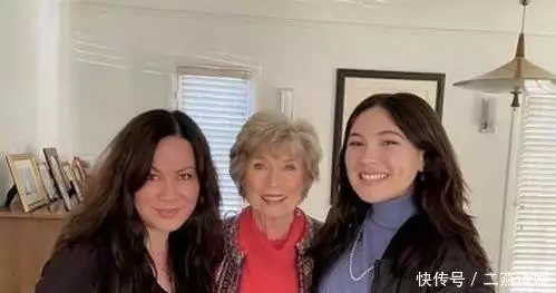 功夫巨星李小龙之女李香凝,在父亲离世48年后,如今的境遇怎样?法院裁定:“龙猪-集车”自媒体因诋毁比亚迪被判赔201.87万元 功夫巨星李小龙之女李香凝,在父亲离世48年后,如今的境遇怎样?法院裁定:“龙猪-集车”自媒体因诋毁比亚迪被判赔201.87万元