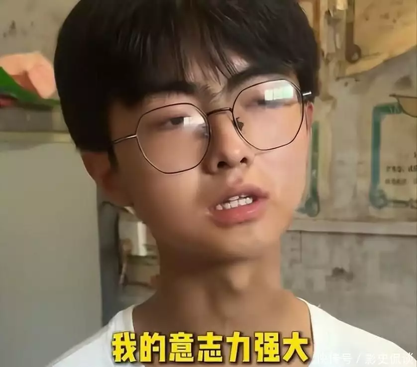 國(guó)防科技大學(xué)錄取分?jǐn)?shù)線2025_河南考生高宇 國(guó)防科技大學(xué) 戴眼鏡 考生寒門(mén)出貴子 高考勵(lì)志故事 國(guó)防科大計(jì)算機(jī)學(xué)院 天河拔尖班 軍校招生要求 質(zhì)疑高宇體檢