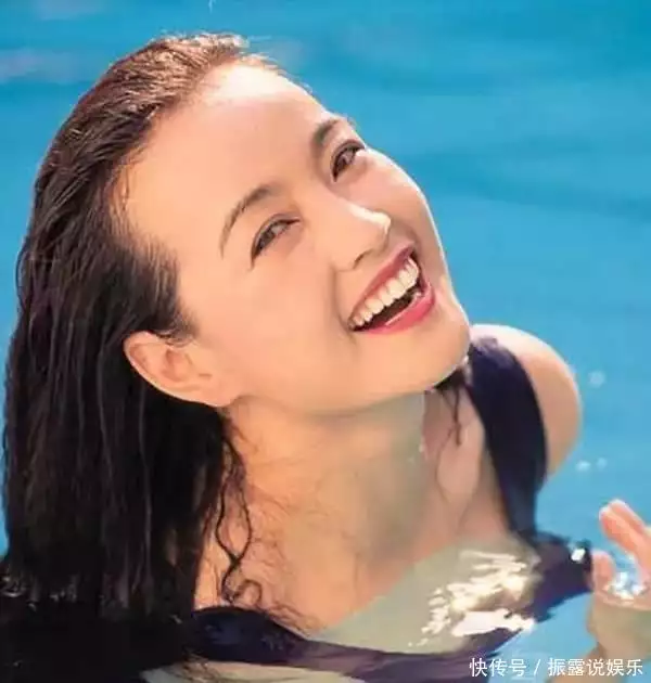 劉曉慶現(xiàn)身百花獎：64歲身材妖嬈，網(wǎng)友：難怪敢演18歲嬌憨少女播報文章