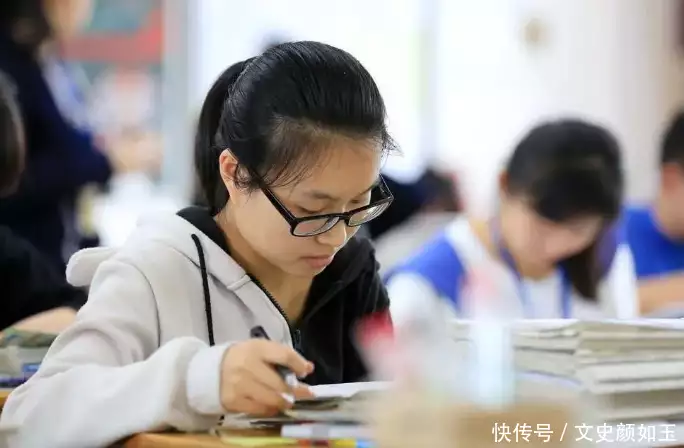 “不理解”,大专女生因被人质疑能力差,熬夜做题证明自己背靠中国,玩转美俄?哈萨克斯坦的八面玲珑,为何能成功?(三) “不理解”,大专女生因被人质疑能力差,熬夜做题证明自己背靠中国,玩转美俄?哈萨克斯坦的八面玲珑,为何能成功?(三)
