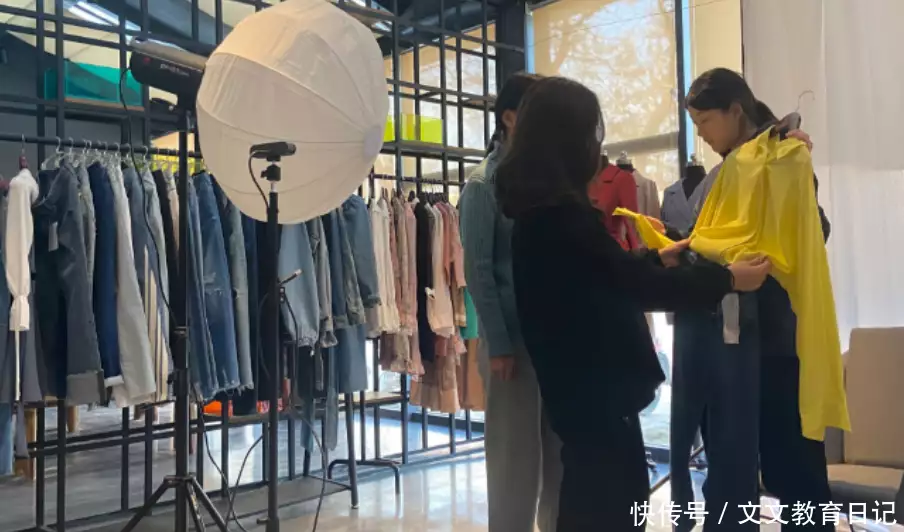 适合大学女生学的四大专业,“吸金”还自由,但对审美要求高乾隆微服私访,道士给他算了一卦,回去之后立刻传位给嘉庆 适合大学女生学的四大专业,“吸金”还自由,但对审美要求高乾隆微服私访,道士给他算了一卦,回去之后立刻传位给嘉庆