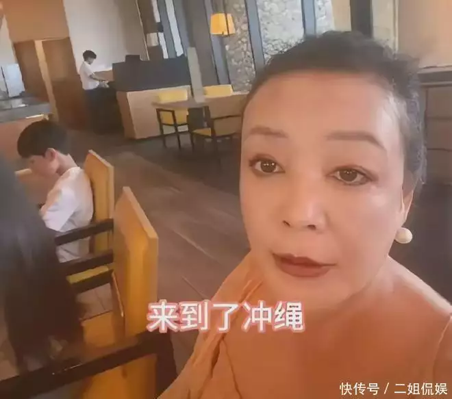 姜还是老的辣！大S彻底输了！7月5日，张兰给箖箖拍视频卖酸辣粉“天生坏种”李天一，入狱十年出狱后，如今过的什么生活？