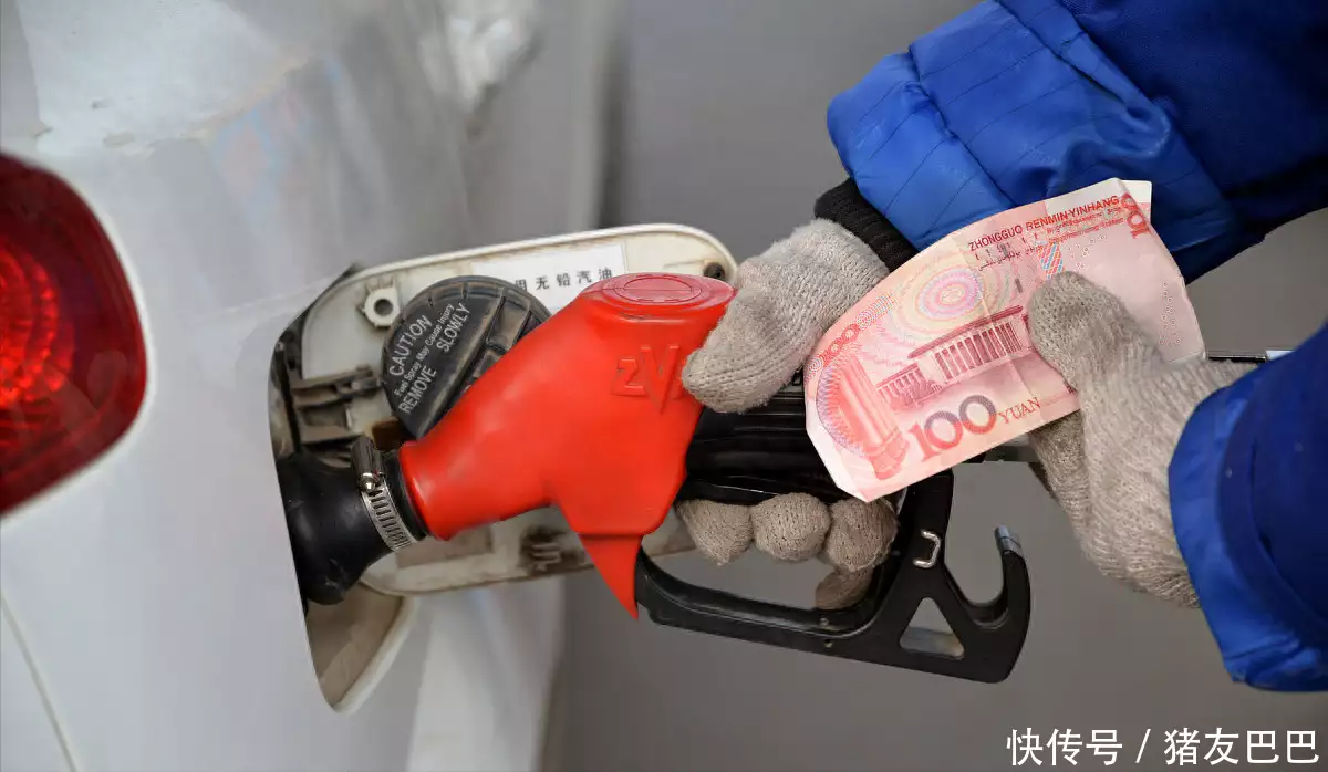 油价调整，4连跌大跌7毛3/升的92号汽油，一夜反转，10月10日调价凡人歌：小雪成绩逆袭考上一本，老柯送千万民宿当谢礼，沈磊傻眼