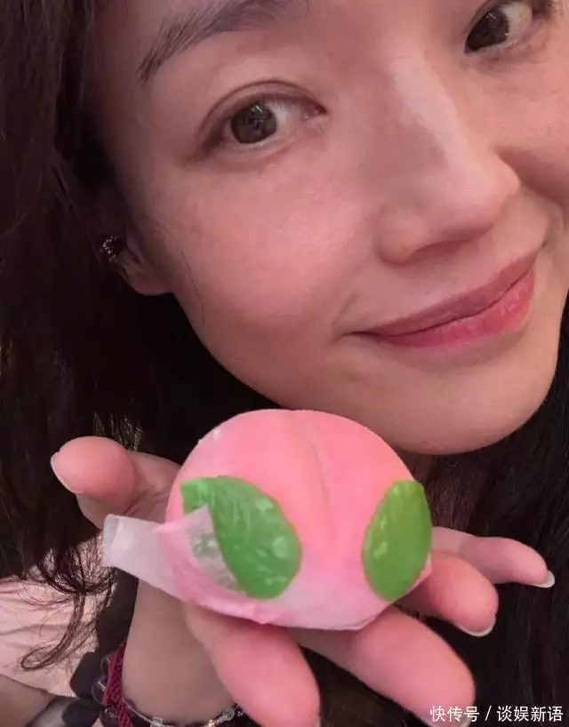 舒淇脸上有雀斑图片_舒淇生日蛋糕美食分享_舒淇30年庆生照