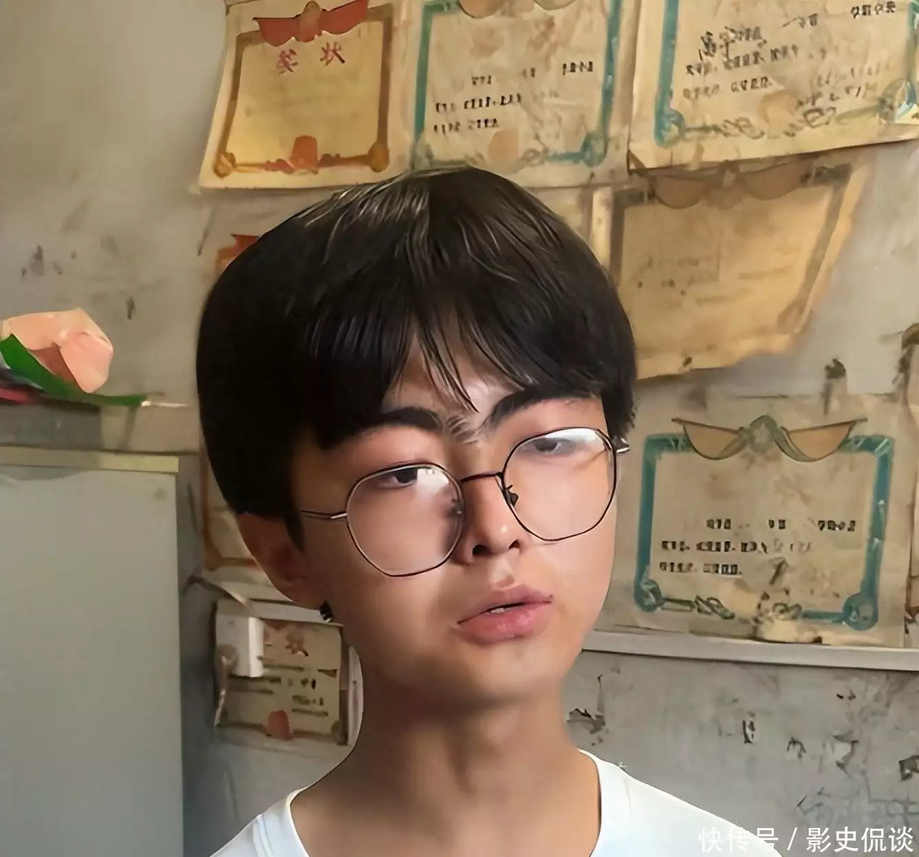 國(guó)防科技大學(xué)錄取分?jǐn)?shù)線2025_河南考生高宇 國(guó)防科技大學(xué) 戴眼鏡 考生寒門(mén)出貴子 高考勵(lì)志故事 國(guó)防科大計(jì)算機(jī)學(xué)院 天河拔尖班 軍校招生要求 質(zhì)疑高宇體檢