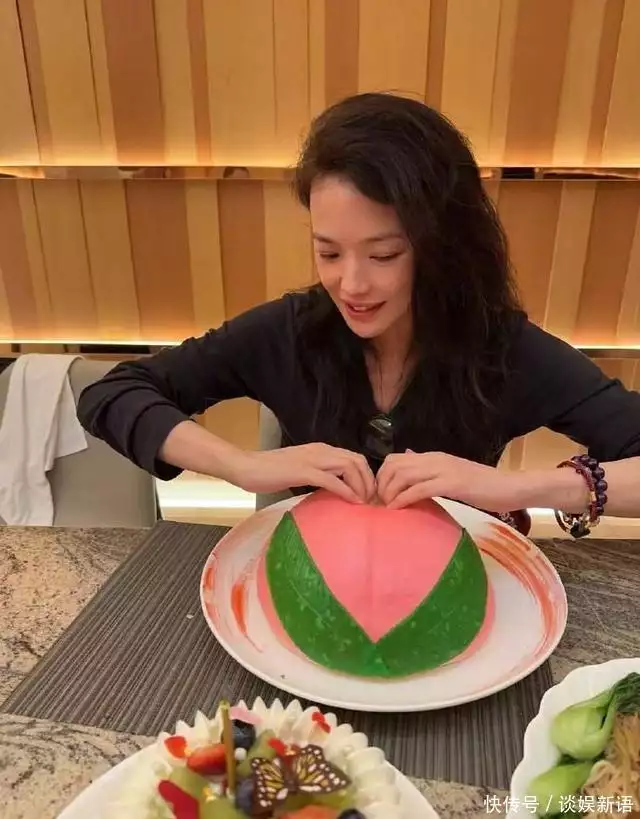 舒淇生日蛋糕美食分享_舒淇脸上有雀斑图片_舒淇30年庆生照