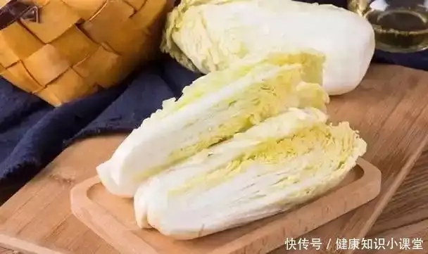 高血压不能吃白菜，不但升血压还致癌？警惕：这2种蔬菜要少吃