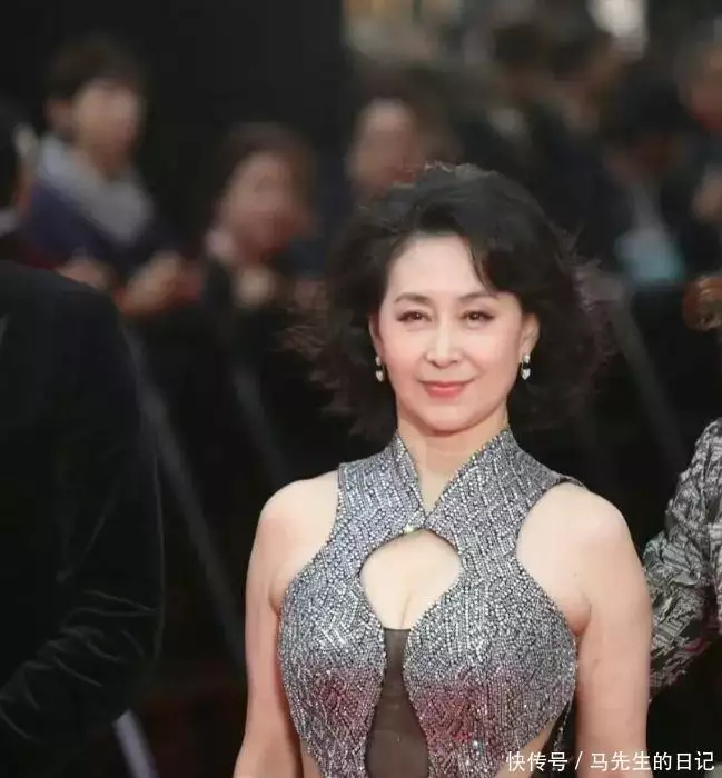 62岁何超琼东京电影节惊艳亮相，李嘉欣都得叹服：真正的名媛风范中国是世界第一罐头生产国，一年出口300万吨，为何国人不爱吃？