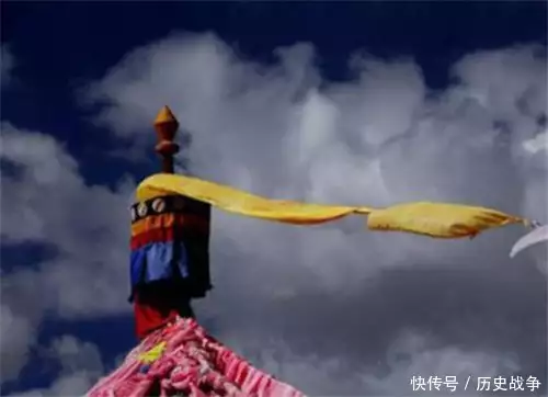 仓英嘉措的双面人生：白天是端庄的活佛，晚上却是贵族风流公子