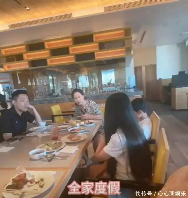 感叹大S当妈不易张兰呛“她付出了什么？”网友：酸辣粉没流量都说邱淑贞女儿颜值高，看到朱茵女儿，网友：心动了，小紫霞仙子