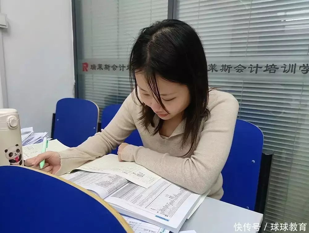 会计专业排名_信息技术专业招生人数分析_2025高考最热门专业排名