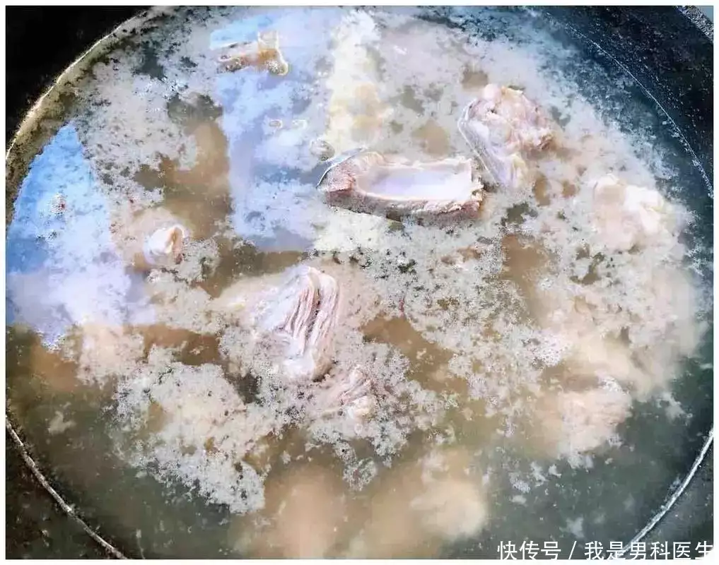 炖肉漂起来的浮沫，到底是高营养还是脏东西？要撇掉吗？视频通话截图里的对象，你确定留着这些不会分手吗？