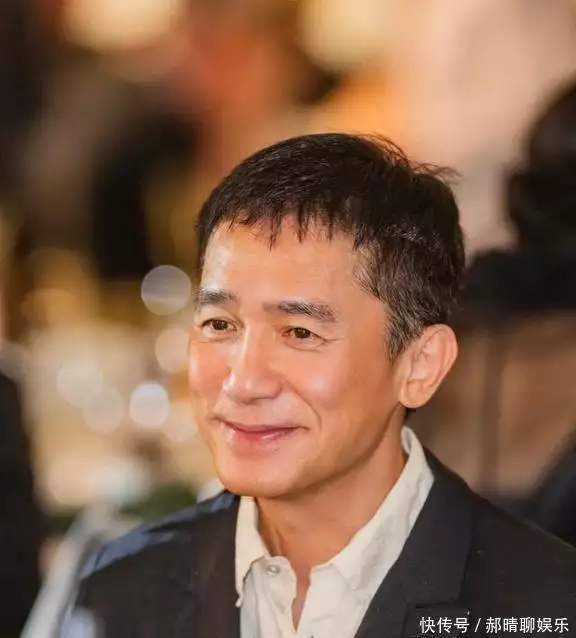 养得真不错啊，刘嘉玲看起来特别有气派，梁朝伟简直年轻得像个小伙子。