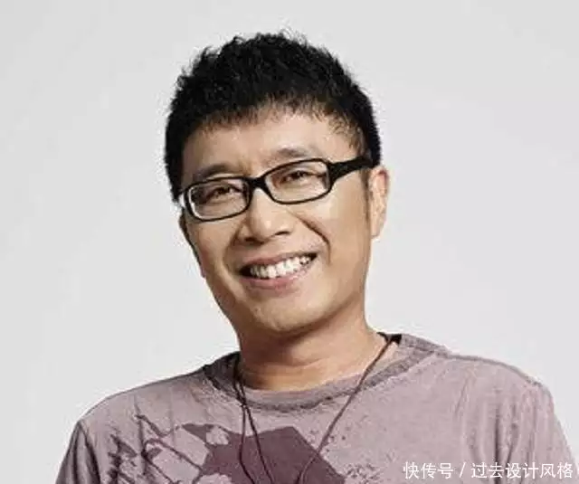 靠《两只蝴蝶》狂赚2000万的庞龙，为何突然被打入冷宫，了无音频？雷蛇黄一鸣牵手照，黄一鸣挺着大孕肚，挑选儿童教育用品！(图7)
