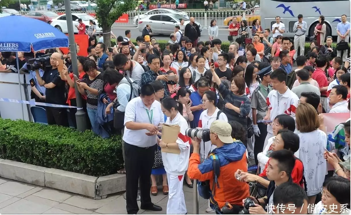 湖北男孩肖雨,高考666分拒绝武大录取,复读一年后考了多少分?著名乐评人爆料:娱乐圈大佬要毁掉刀郎演唱会,愿付双倍违约金 湖北男孩肖雨,高考666分拒绝武大录取,复读一年后考了多少分?著名乐评人爆料:娱乐圈大佬要毁掉刀郎演唱会,愿付双倍违约金