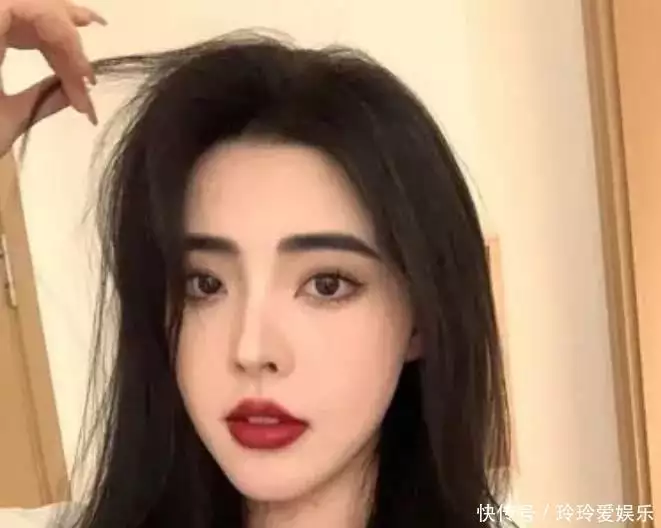 盘点模仿明星走红的10位网红,看看都有谁?这居然是从前近200斤的颜如晶?减肥55斤后秒变“甜美小公主” 盘点模仿明星走红的10位网红,看看都有谁?这居然是从前近200斤的颜如晶?减肥55斤后秒变“甜美小公主”