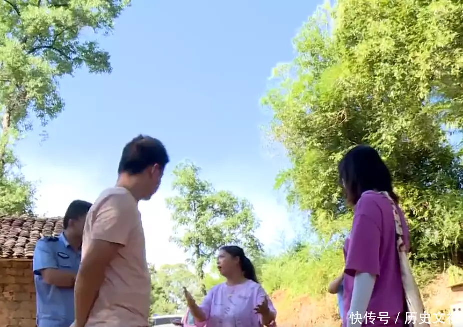 为了瞒着丈夫,女人把56万存到亲弟卡里,急需用钱时亲弟却说不还 为了瞒着丈夫,女人把56万存到亲弟卡里,急需用钱时亲弟却说不还