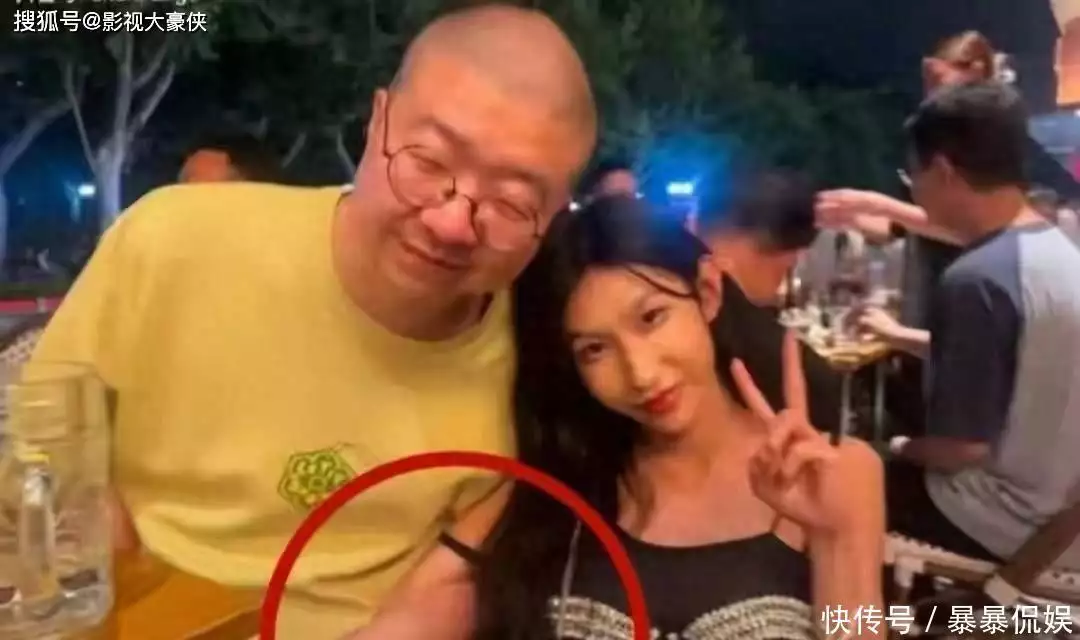 李诞的新女友被曝出！多位知情者爆其大料，网友表示震惊：像蝙蝠！来军博看红军缴获的地方特色武器