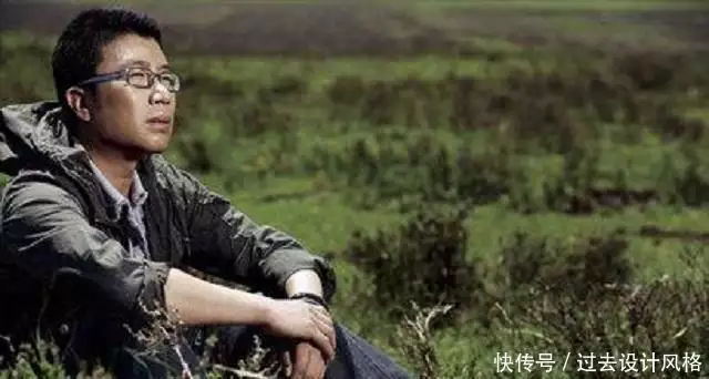 靠《两只蝴蝶》狂赚2000万的庞龙，为何突然被打入冷宫，了无音频？雷蛇黄一鸣牵手照，黄一鸣挺着大孕肚，挑选儿童教育用品！(图4)