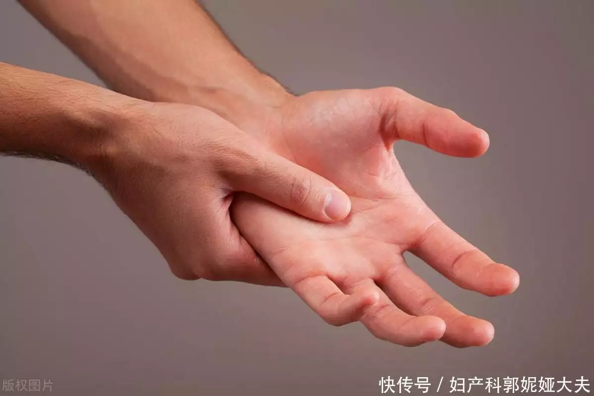 经常手脚发麻，或暗示“大麻烦”，2个小动作，帮你快速缓解