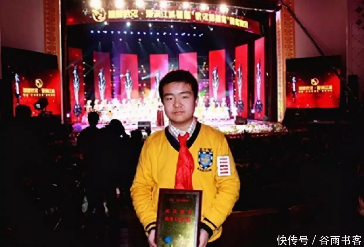 手带5道杠的男孩考了一个三本大学,大家唏嘘的同时,另一个呢?“闯王”李自成的吃人史:刮净毛发,灌肠去粪便 手带5道杠的男孩考了一个三本大学,大家唏嘘的同时,另一个呢?“闯王”李自成的吃人史:刮净毛发,灌肠去粪便