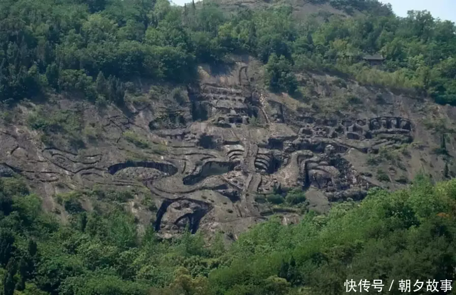 中国最大的“鬼”，30层楼高舌头81米长，却只一位老奶奶守门沸腾！惊！郭晶晶一家现身哈尔滨，打扮朴素似地母系女主？