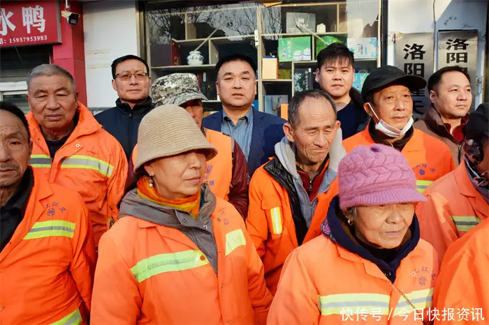 洛阳中小企业家协会开展冬至情暖环卫工人爱心公益活动